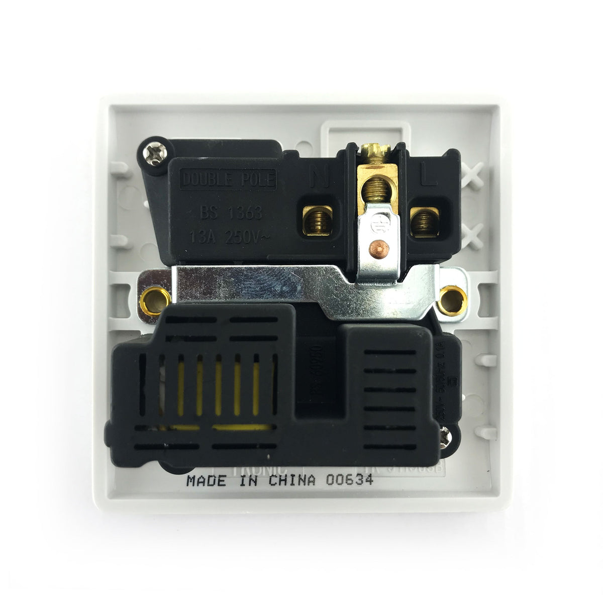 Single Socket With USB 13Amps – TRONIC UGANDA LIMITED
